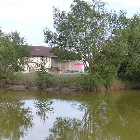 Gites Domaine de la Rochere Domsure Esterno foto