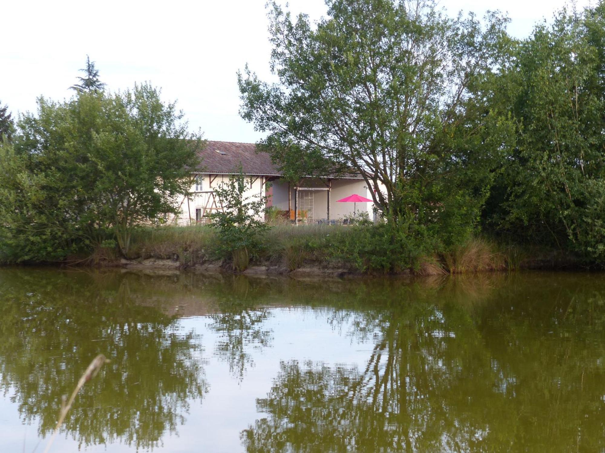 Gites Domaine de la Rochere Domsure Esterno foto