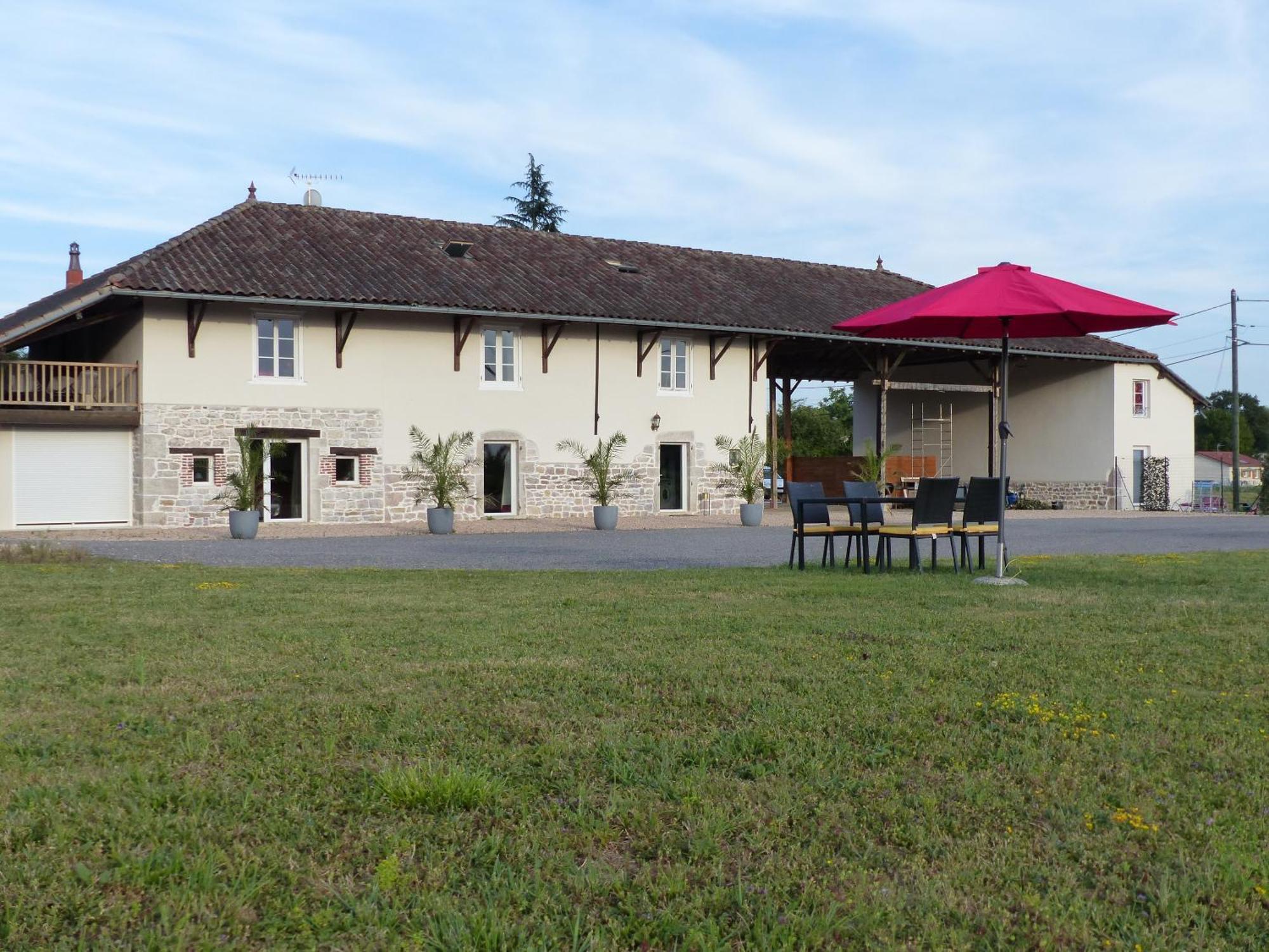 Gites Domaine de la Rochere Domsure Esterno foto
